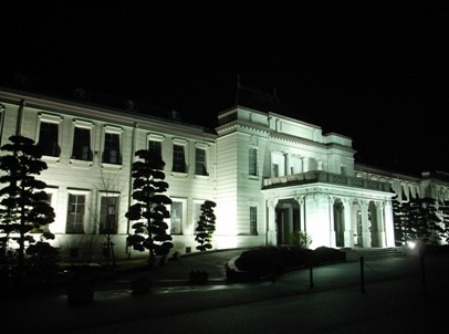 県政資料館夜