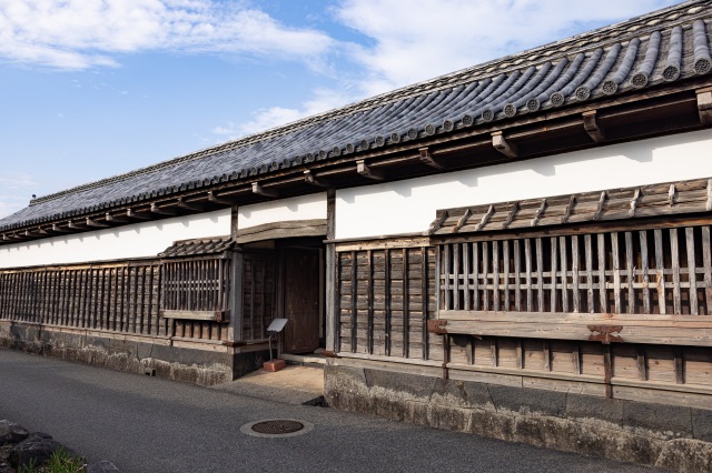 旧周布家長屋門