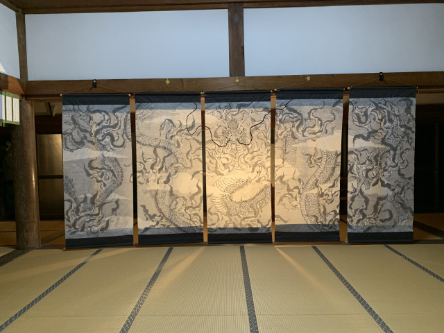 青龍大墨絵の展示