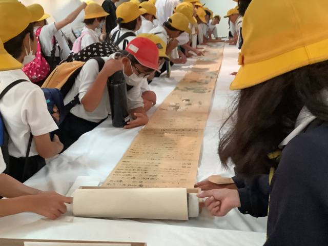防府天満宮・神職による境内特別案内と歴史館での松崎天神縁起絵巻（複製）にふれる体験